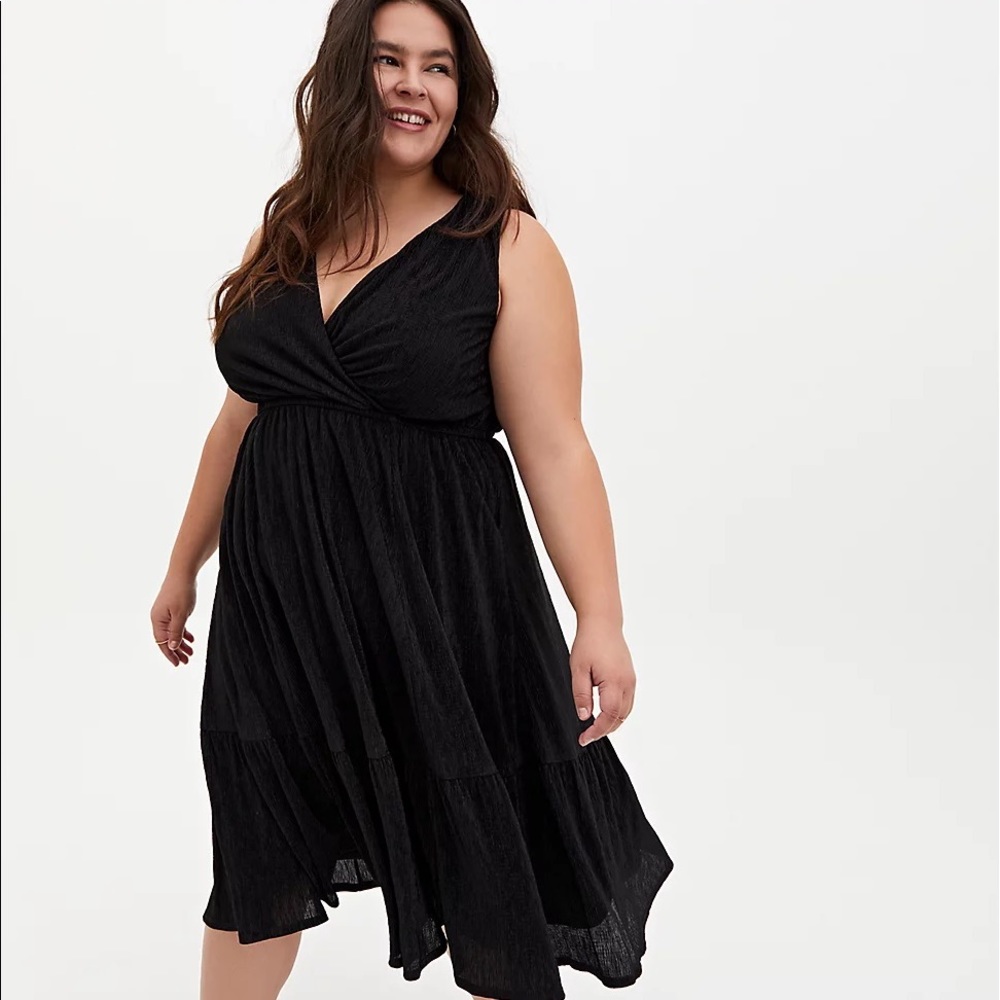 Black Crinkle Knit Midi Dress